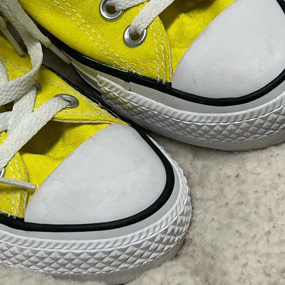 Unisex Chuck Taylor All Star Ox 'Fresh Yellow'; Men’s 5, Women’s 7